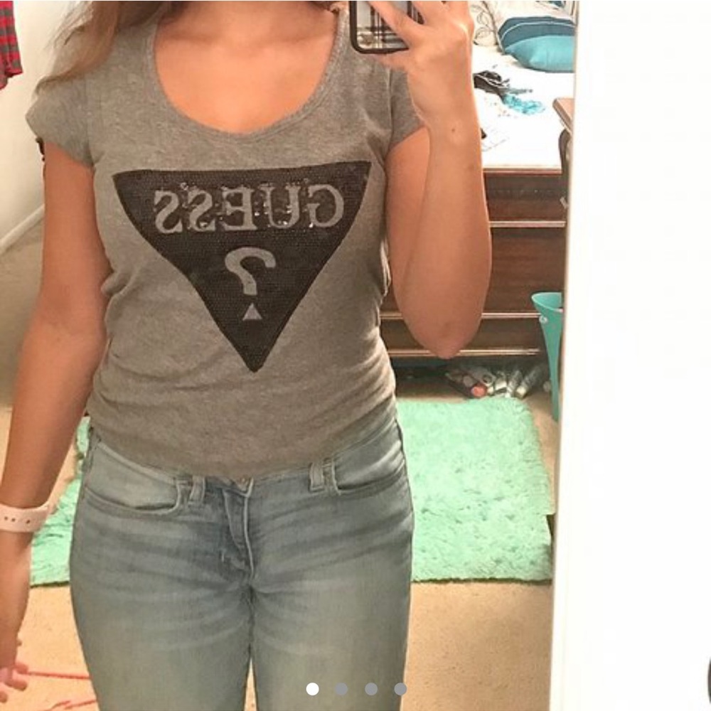 GREY AND BLACK SEQUINED TEE FROM GUESS !